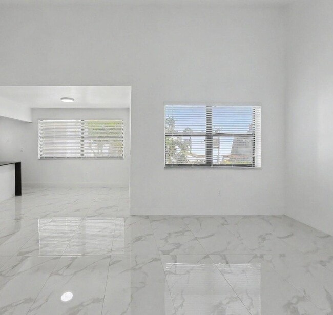 Foto del edificio - 10011 NW 8th St