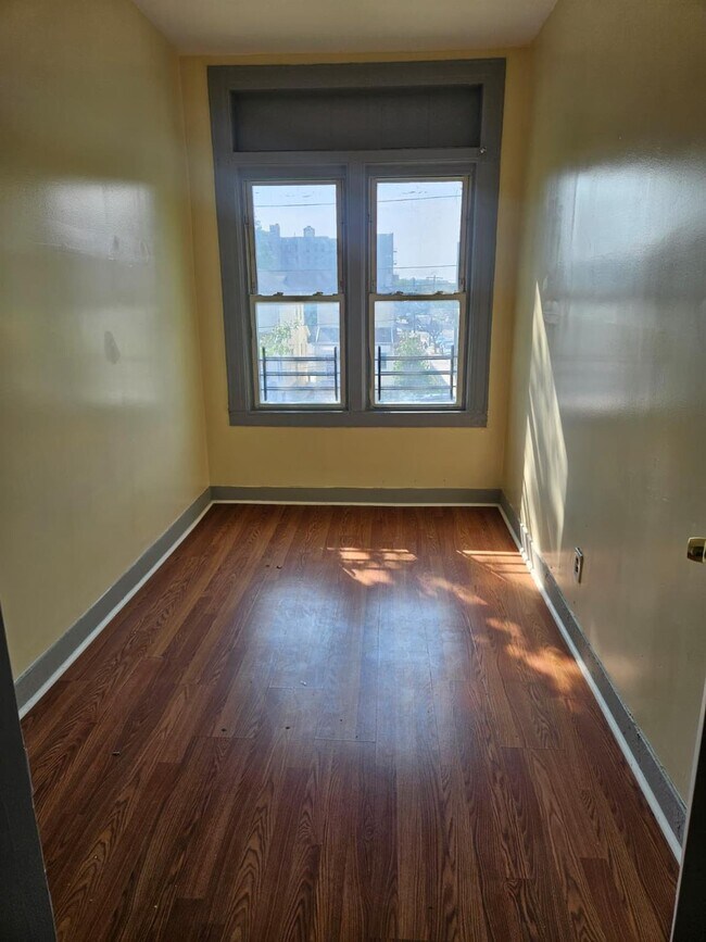 Foto del edificio - 4334 Barnes Ave