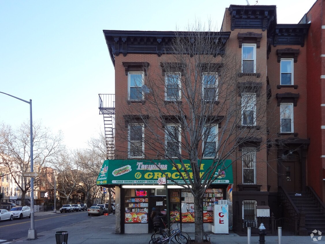 Building Photo - 437 Tompkins Ave