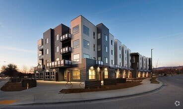 Building Photo - 900 E Park Blvd