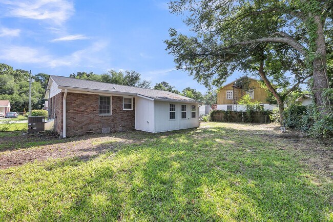 Building Photo - 2 Bedroom, 1 Bath Home in Air Habor of Wes...