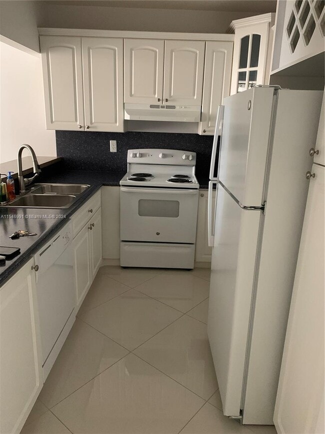 Building Photo - 540 Brickell Key Dr