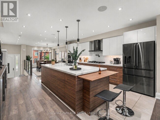 Building Photo - 246 Torrens Ave