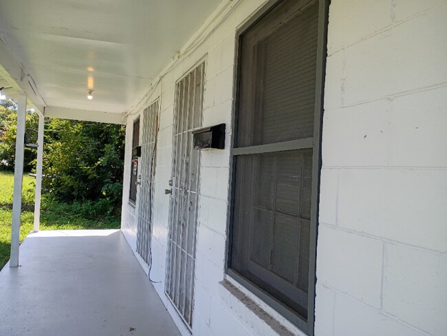 Building Photo - 1480 4th Ave