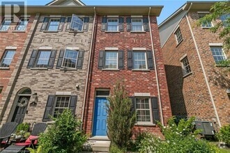 Building Photo - 12 Oxfordshire Ln