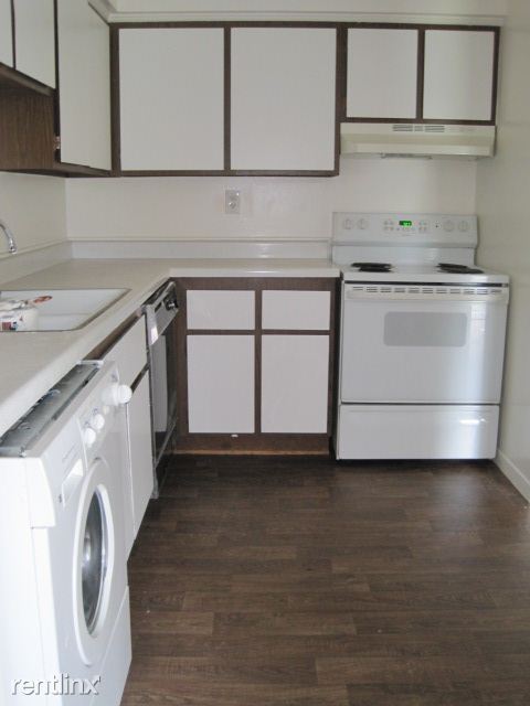 Building Photo - 1856 Colonial Village Way