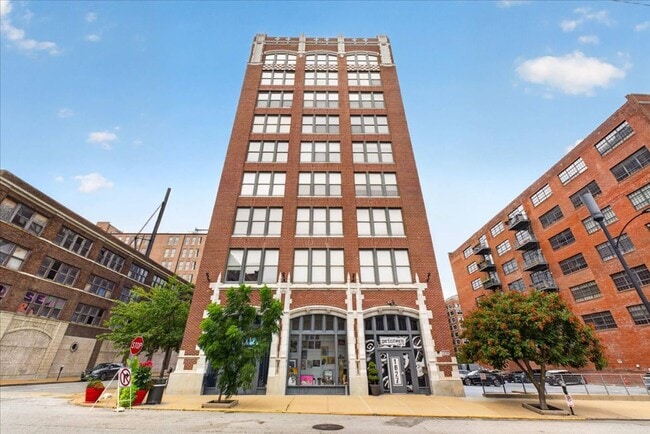 Building Photo - 1627 Locust St