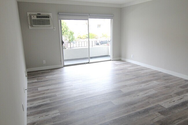 Building Photo - 10900 Rose Ave