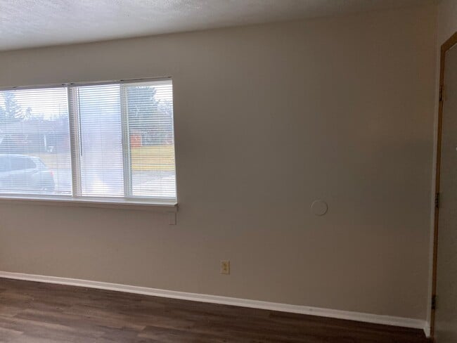 Building Photo - Green Town Apartments