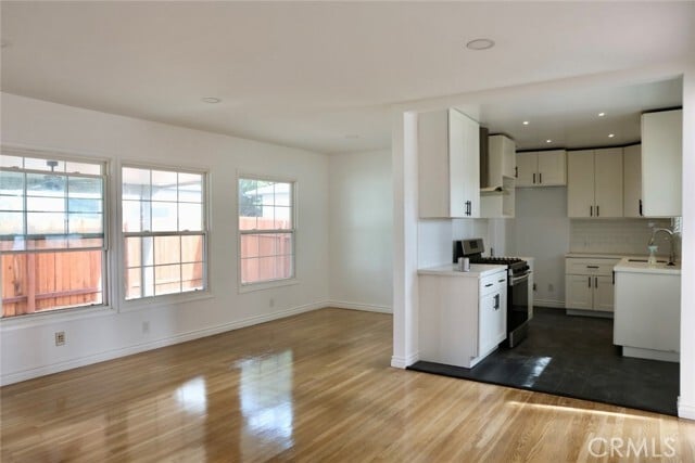 Building Photo - 728 W E St