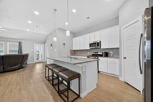 Building Photo - 300 Flower Reed Ct