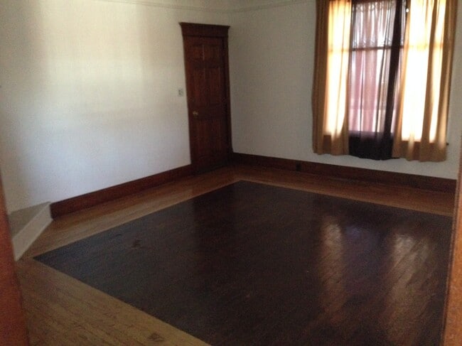 Bedroom - 912 Pine St