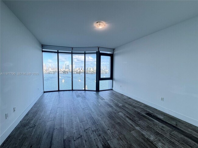 Foto del edificio - 17111 Biscayne Blvd