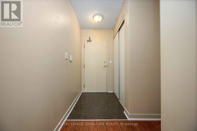 Photo du bâtiment - 381-2381 Front St W