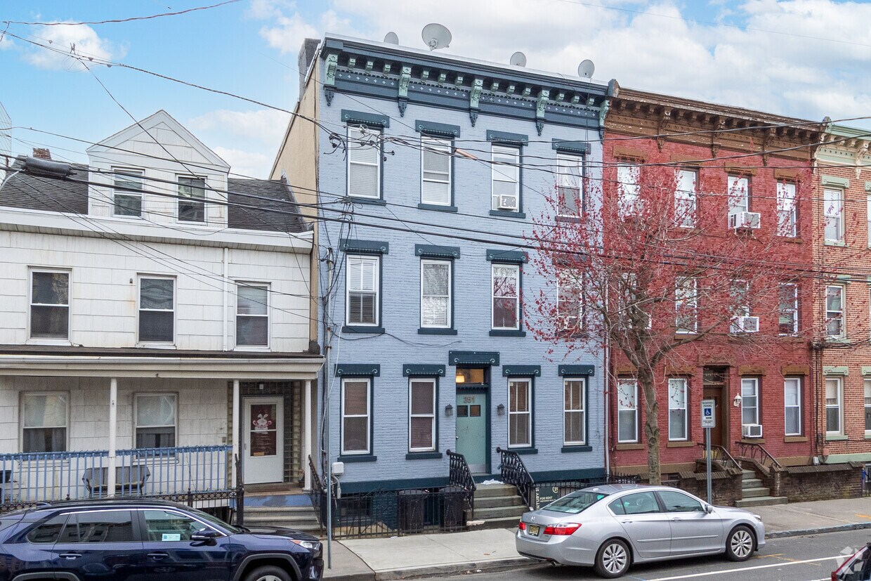 Foto principal - 351 8th St