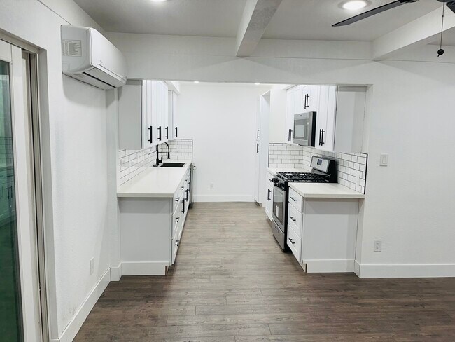 Foto del edificio - 1604 Douglas Rd