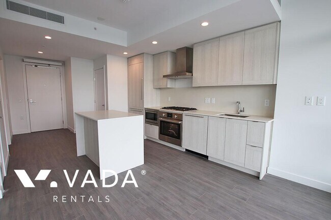 Photo du bâtiment - Lumina Starling 1 BR APT Rental 803-2351 Beta Ave Burnaby: VADA