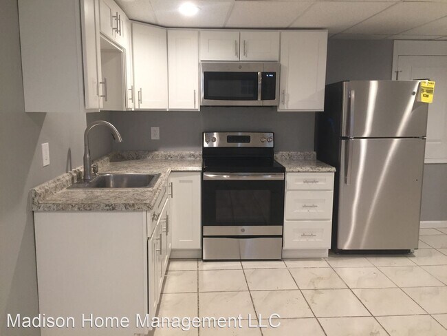 Building Photo - 2 br, 1 bath Apartment - 93 E Station Ave