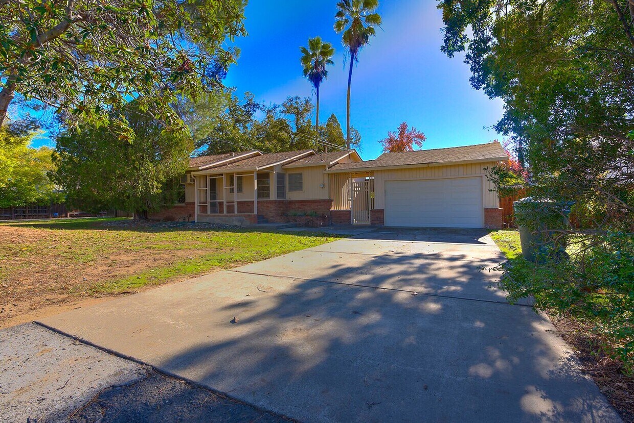 5132 North Ave House Rental in Carmichael, CA