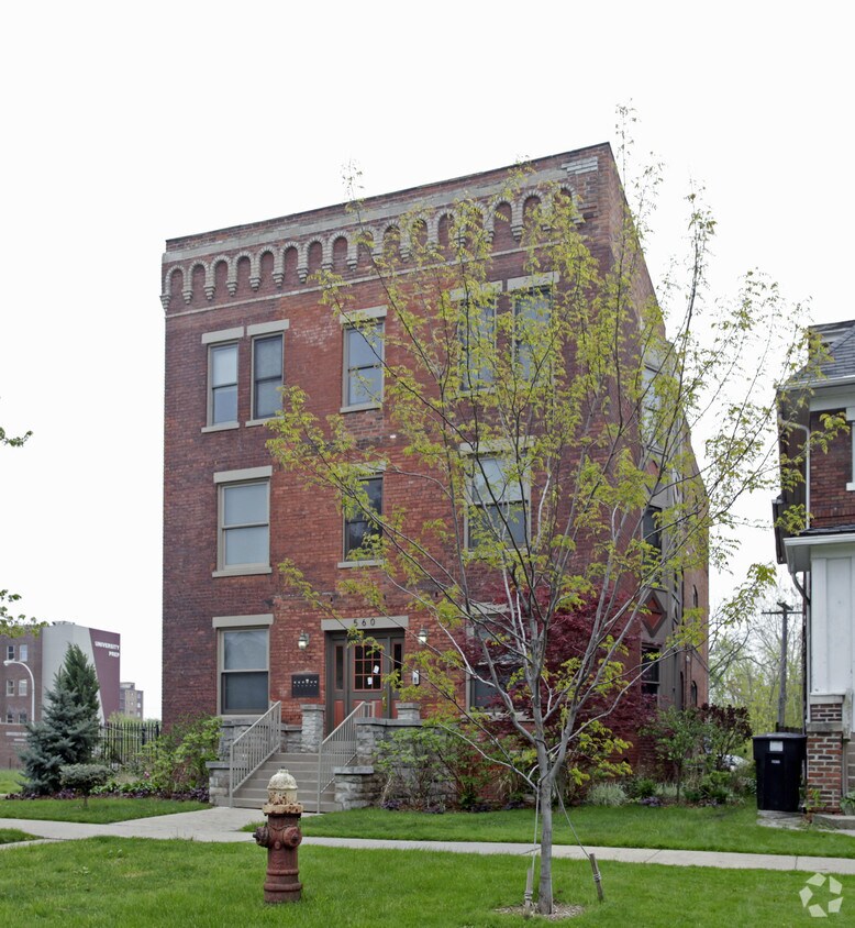 Building Photo - 560 E Kirby St