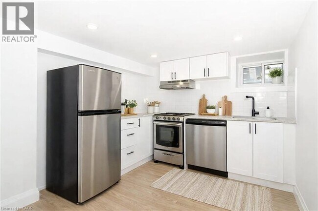 Photo du bâtiment - 249 Emerald St N