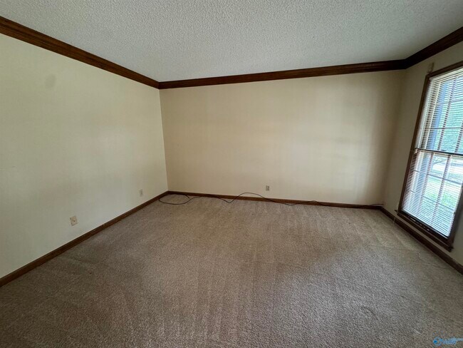 Building Photo - 502 Brenda Dr