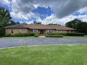 Building Photo - 11225 N Club Dr