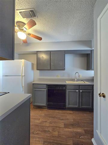 Foto del edificio - 5807 Shadydell Dr