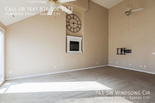 Building Photo - 741 SW Windsong Cir