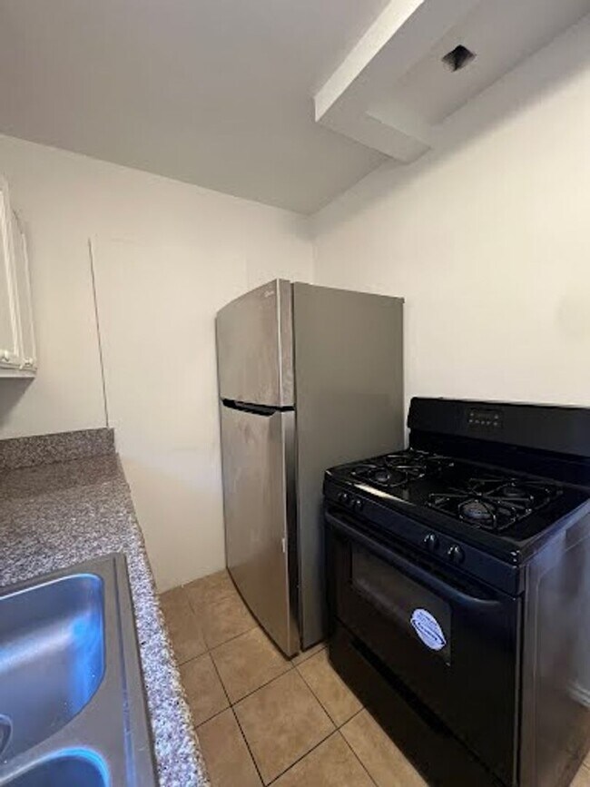 Foto del edificio - Newly Renovated 1 Bedroom in West Adams