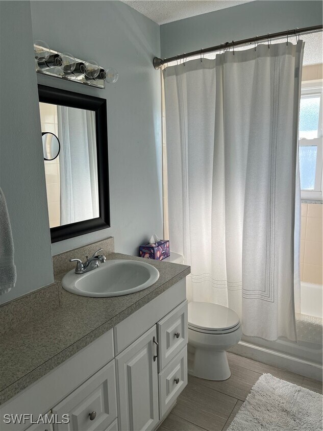 Foto del edificio - 671 100th Ave N