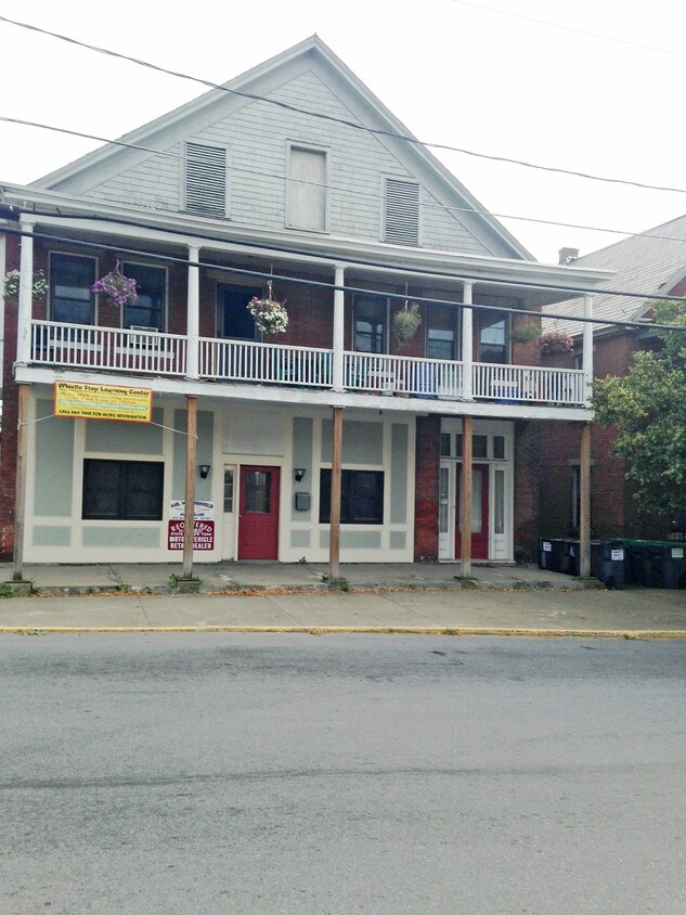 Foto del edificio - 77-79 Viall Ave