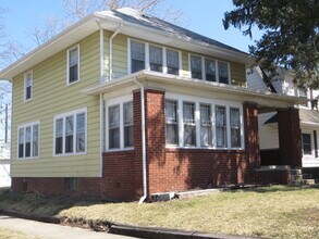 Building Photo - 826 Nuttman Ave