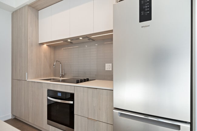 Photo du bâtiment - 395 Square One Dr