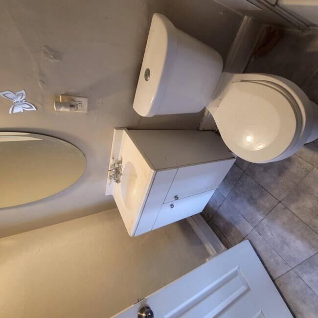 Building Photo - 1672 Lockwood Ave