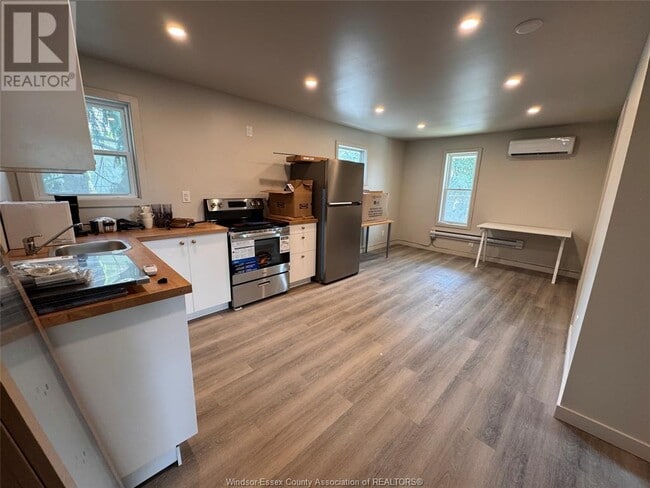 Building Photo - 1654 Martindale St