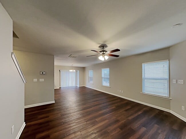 Foto del edificio - 1016 Kings Mountain Ln