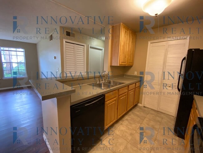 Building Photo - 2BD/2BA First Floor Condo with Private Patio!