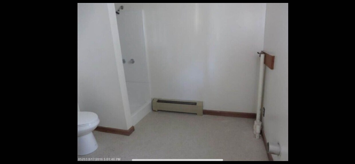 8 Sheldon Pl Unit B, Waterville, ME 04901 Room for Rent in Waterville