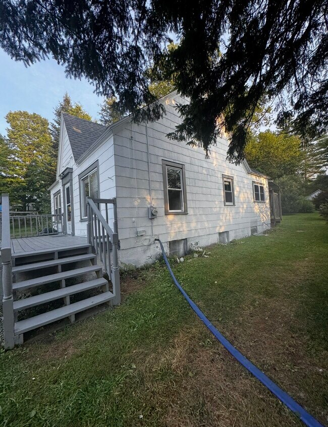 Building Photo - 47 E Gilson Ave