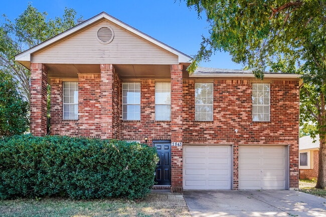 Building Photo - 2843 Red Oak Dr