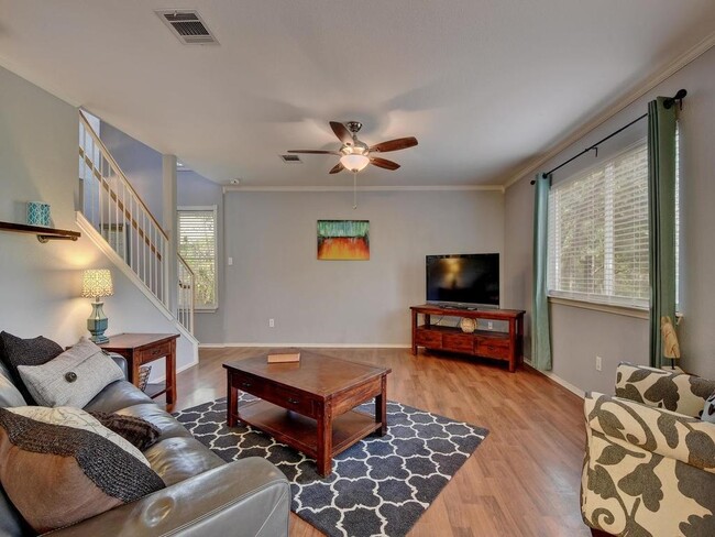 Foto del edificio - 1466 David Curry Dr