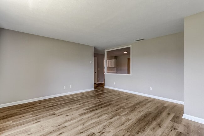 Foto del edificio - Beautiful 4 bedroom, 2 bathroom home for r...