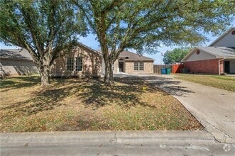 Building Photo - 2906 Greenlawn St