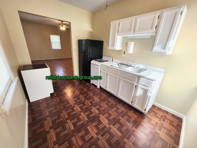 Foto del edificio - 113 E 3rd St