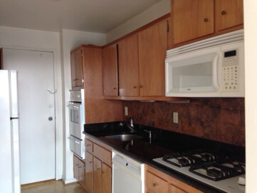 Primary Photo - 10401 Grosvenor Pl