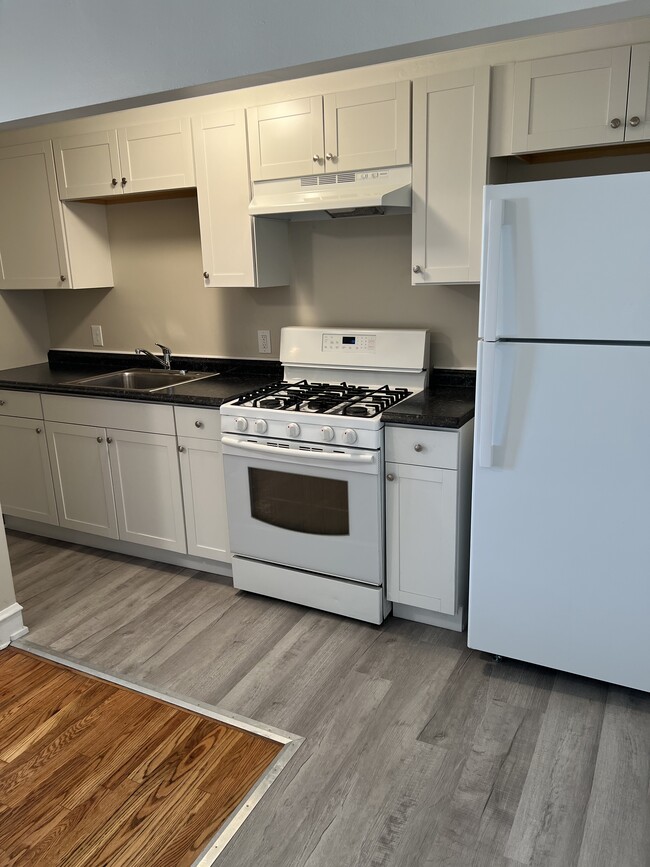 brand new kitchen - 454 Third St
