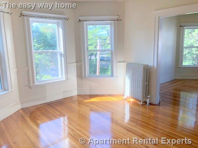 Foto del edificio - Large, on 2 levels, all New Windows, Parki...