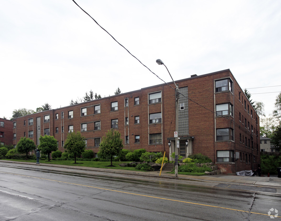 Primary Photo - 2692 Bloor St W
