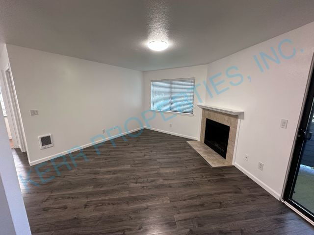Foto del edificio - Charming 2-Bed Condo in Clackamas – Perfec...